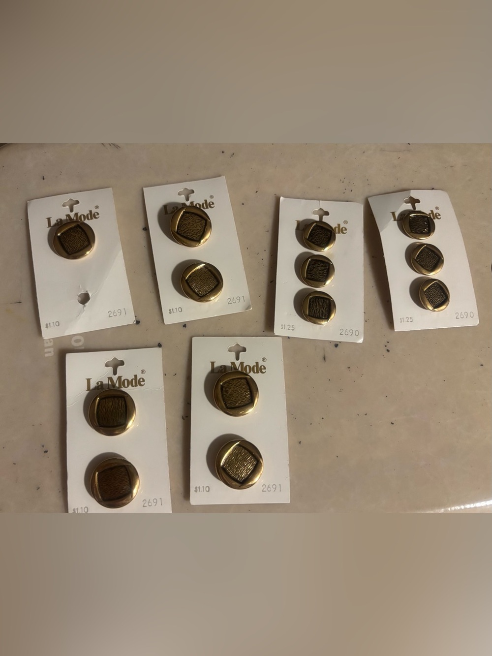 La Mode Vintage 70s Gold Tone Buttons-13